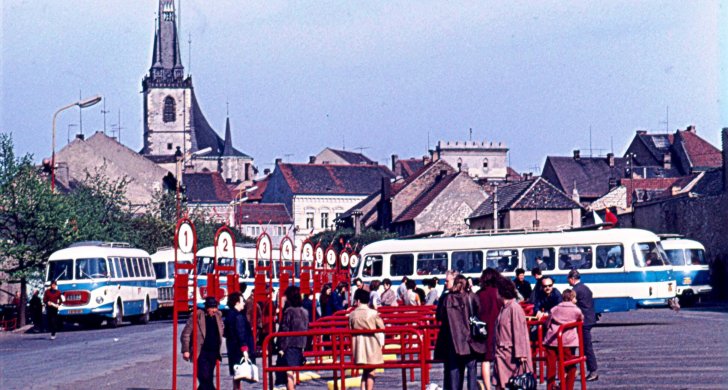 2-Autobus nadr - Na Široké.jpg